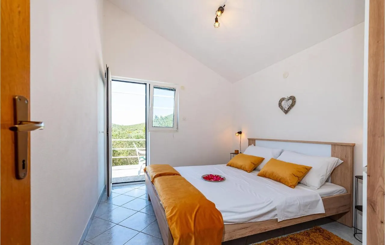 2 Bedroom Nice Home In Molat